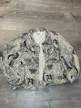 J. Marco Women’s Paisley Print Cropped Jacket Size Medium Black & White Button